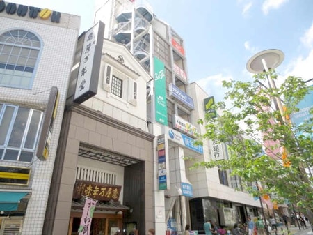 お店は地下にあり、外からは店内が見えませんが、お気軽にご来店下さい！