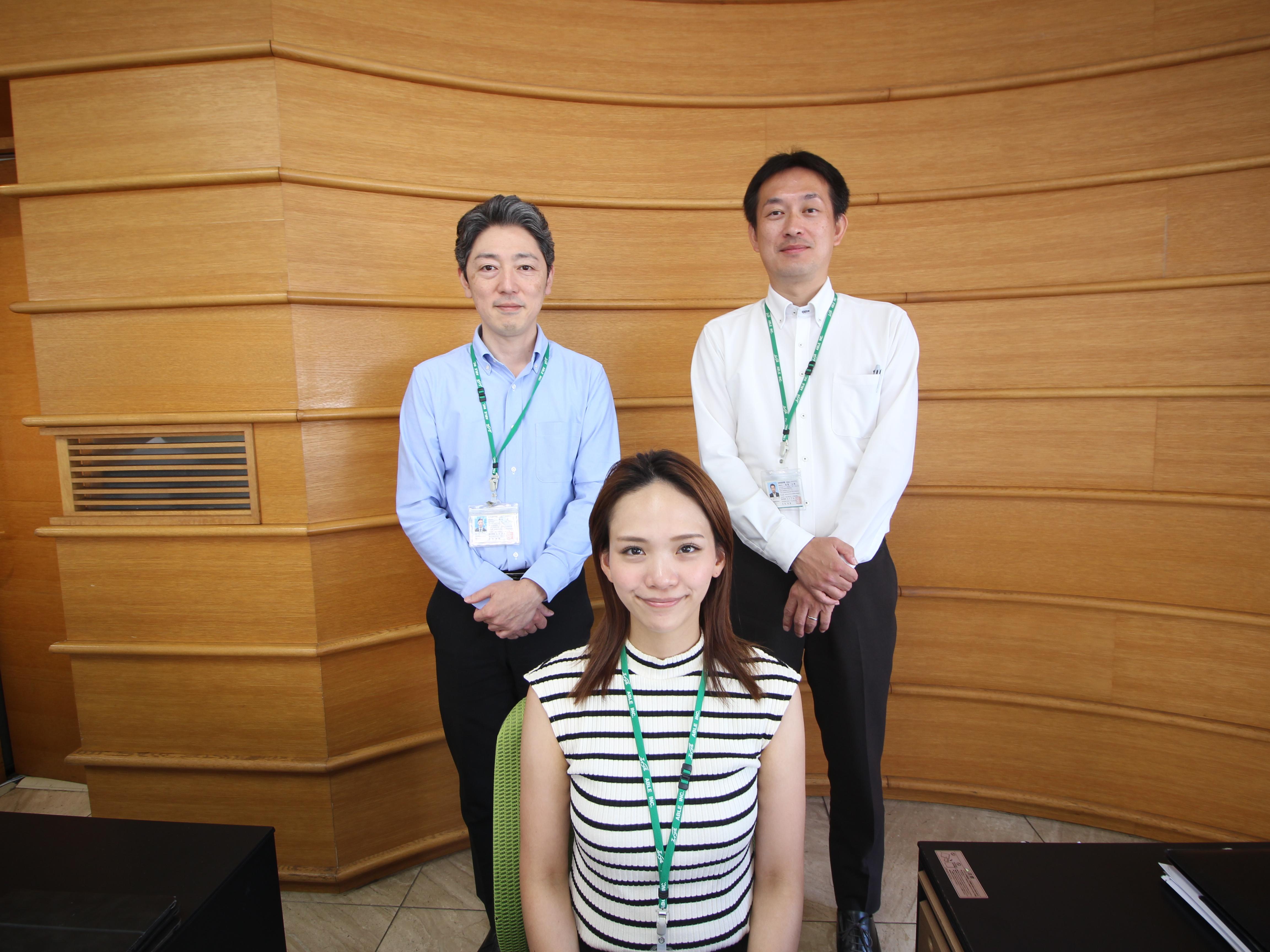 店舗スタッフ集合写真