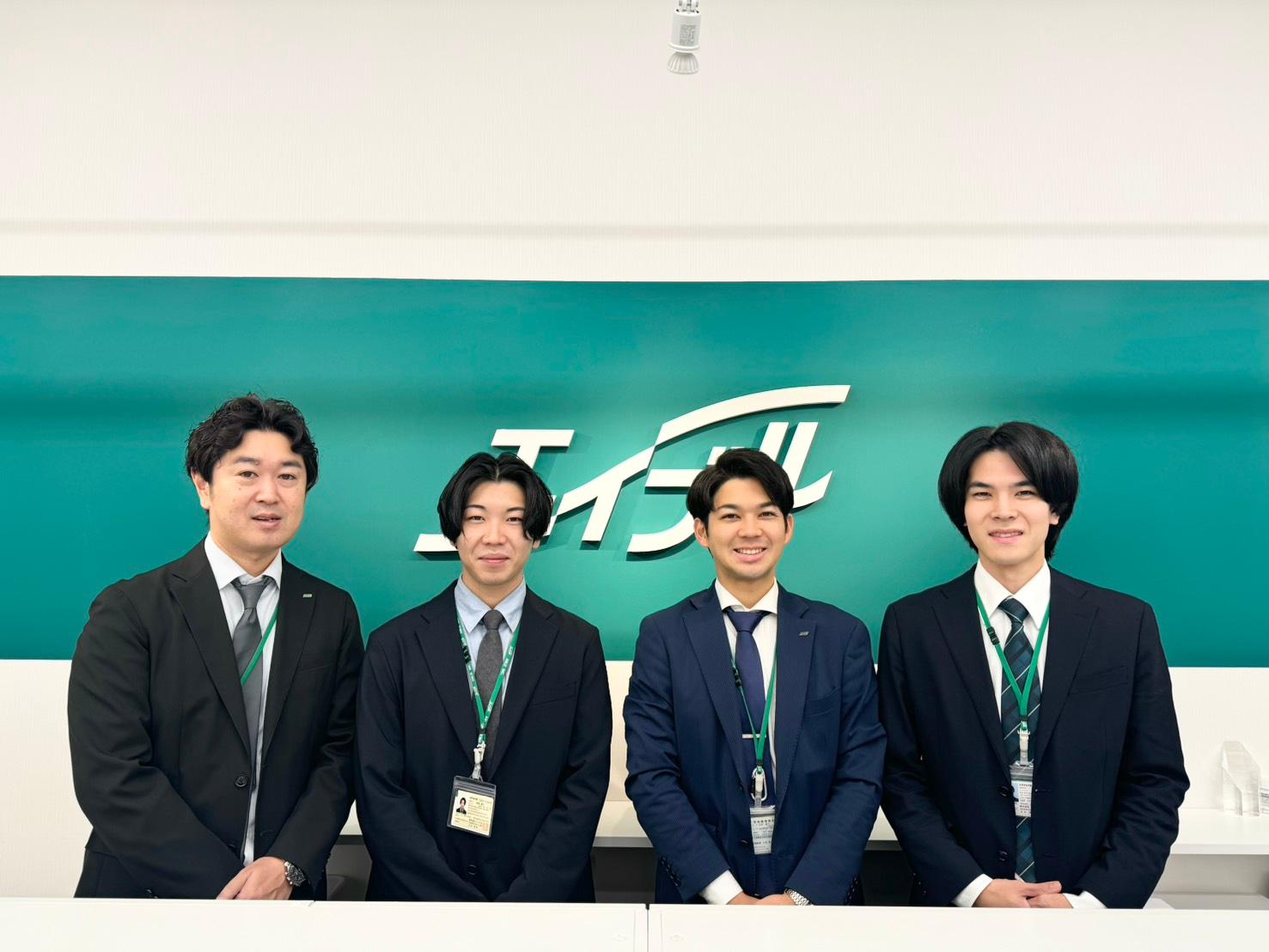 店舗スタッフ集合写真