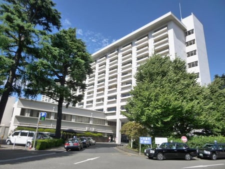 和泉本町にある慈恵医大第三病院です。狛江市内で一番大きい総合病院です。