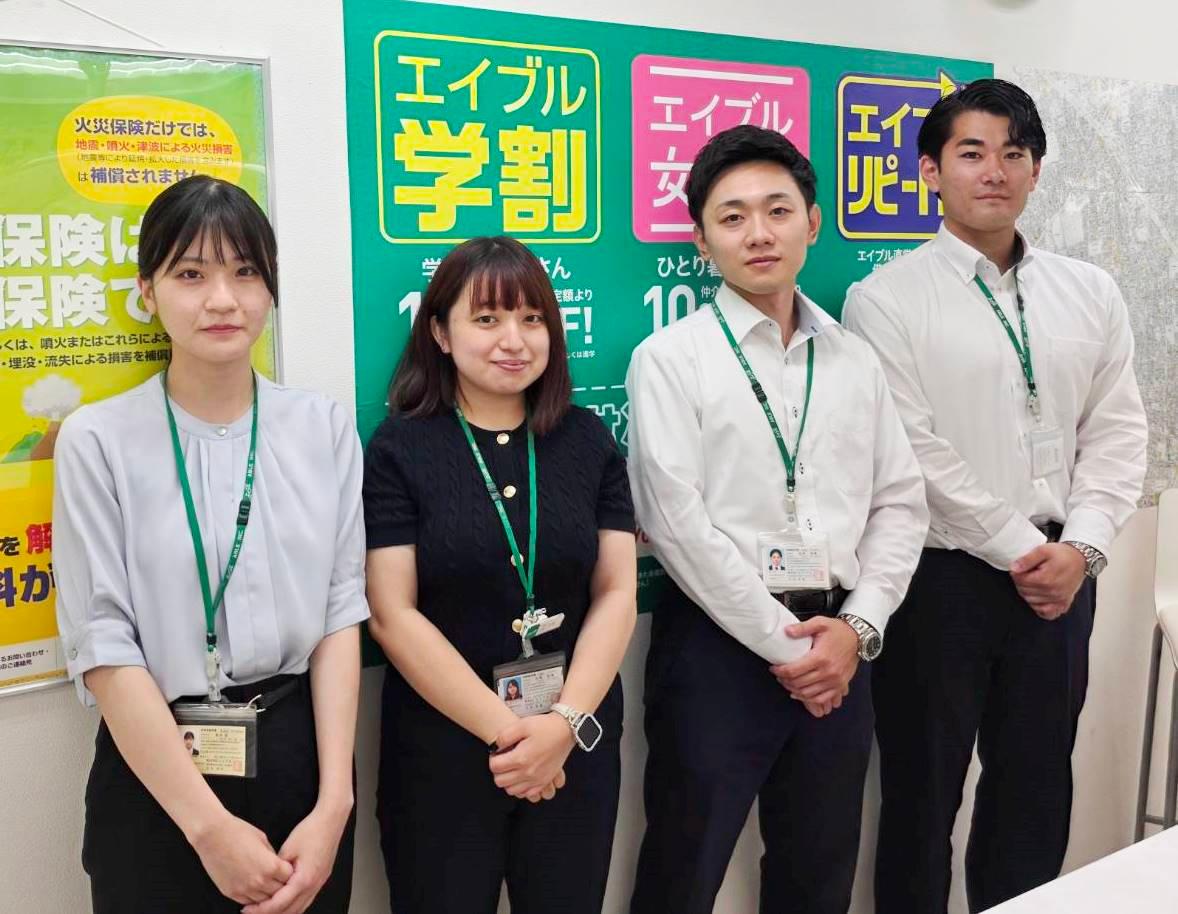 店舗スタッフ集合写真