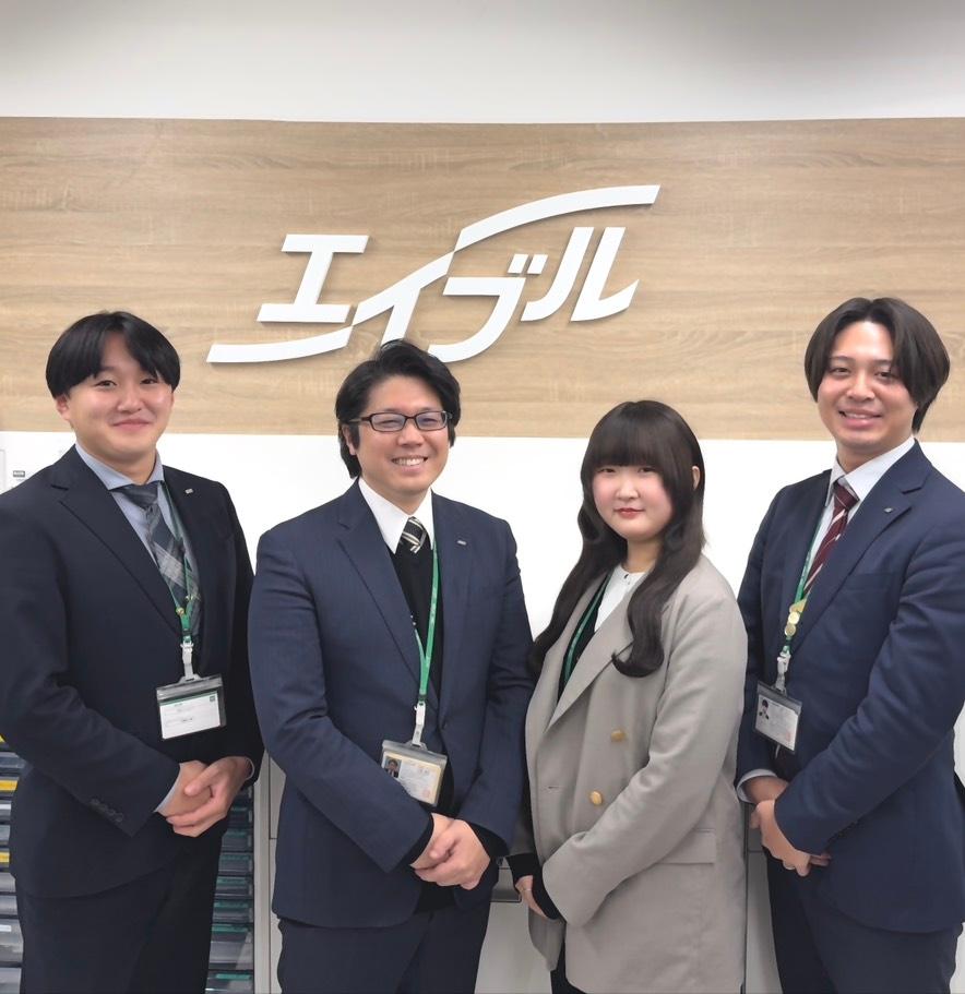 店舗スタッフ集合写真