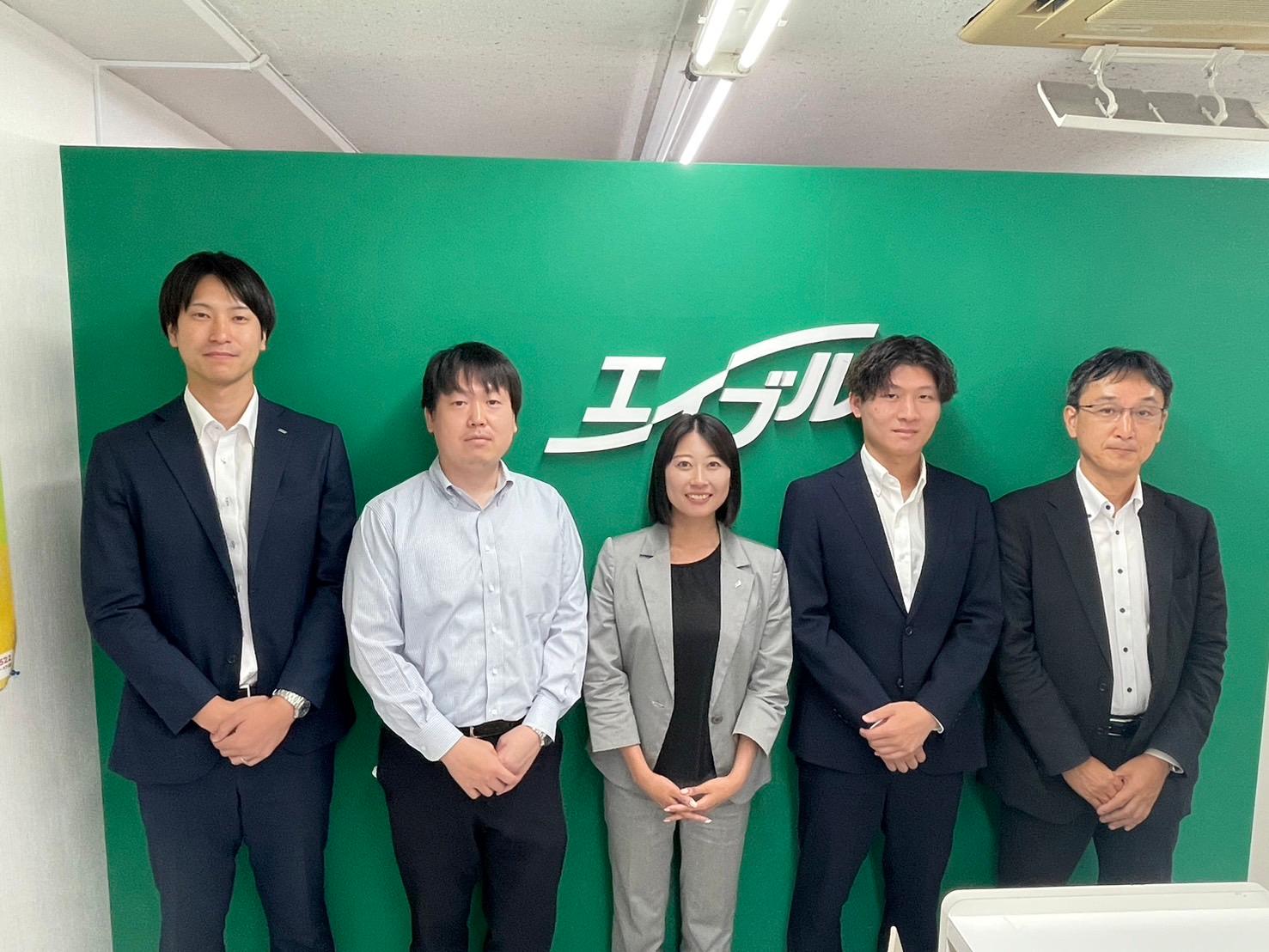 店舗スタッフ集合写真