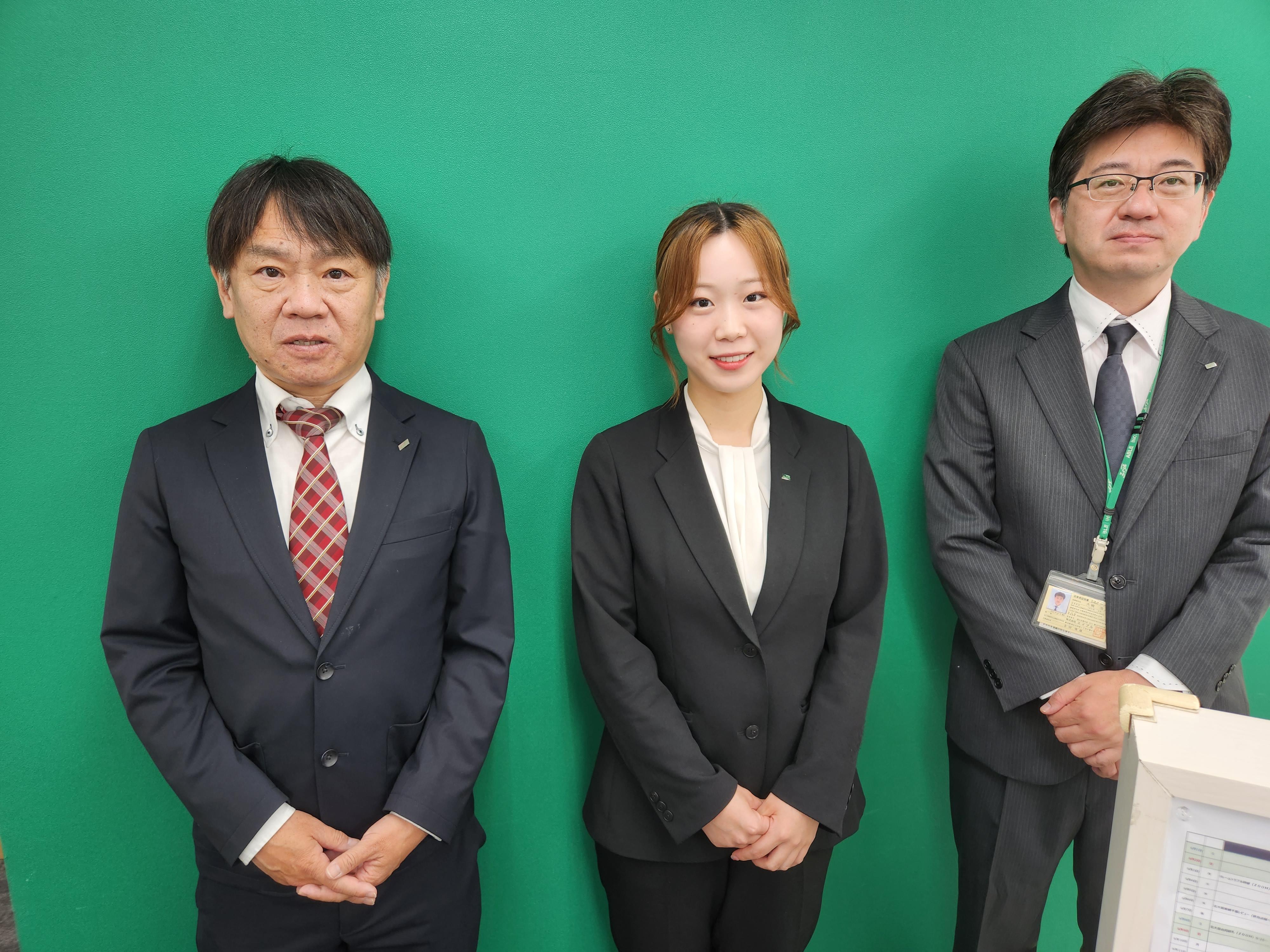 店舗スタッフ集合写真