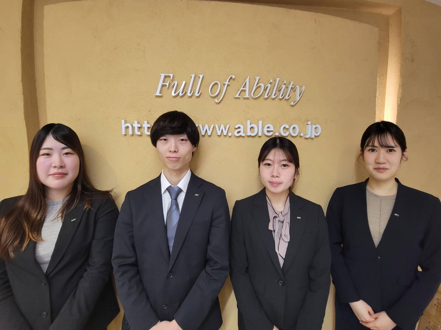 店舗スタッフ集合写真