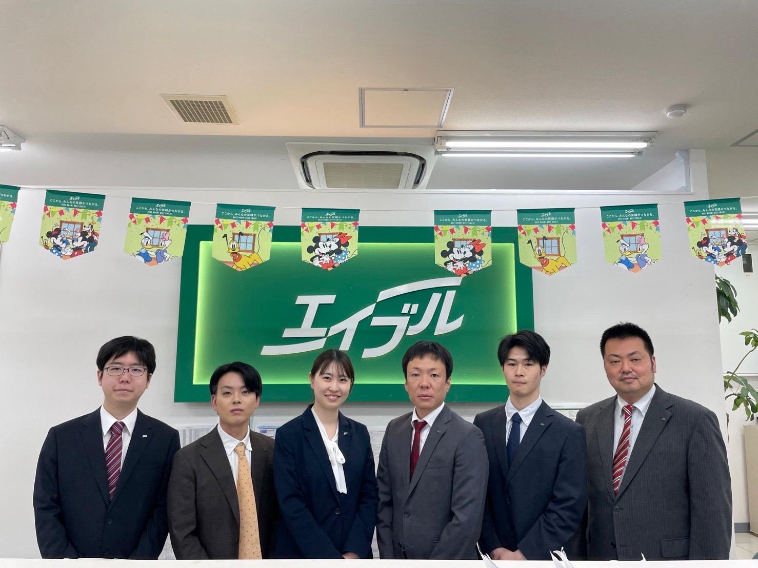 店舗スタッフ集合写真