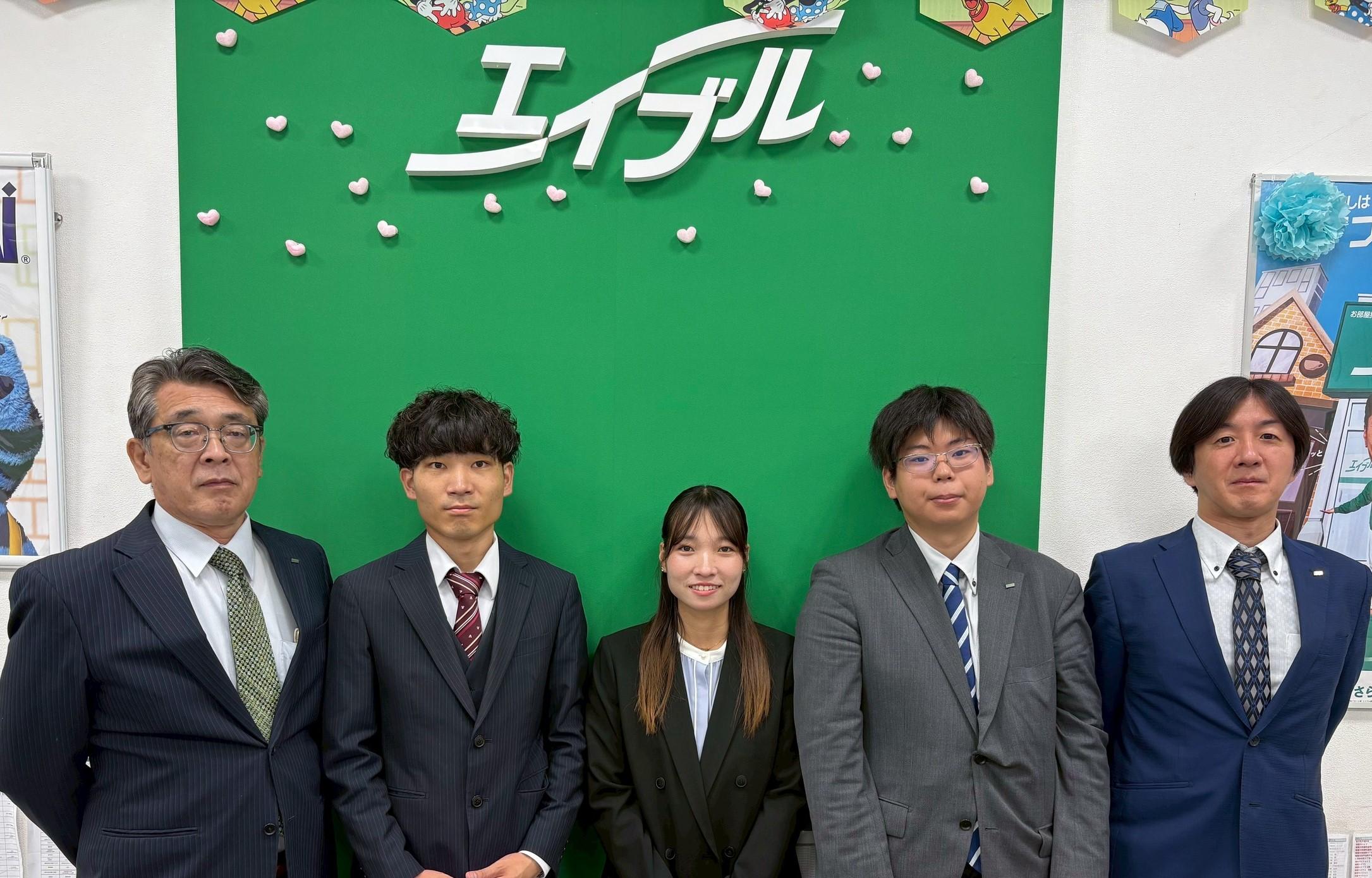 店舗スタッフ集合写真