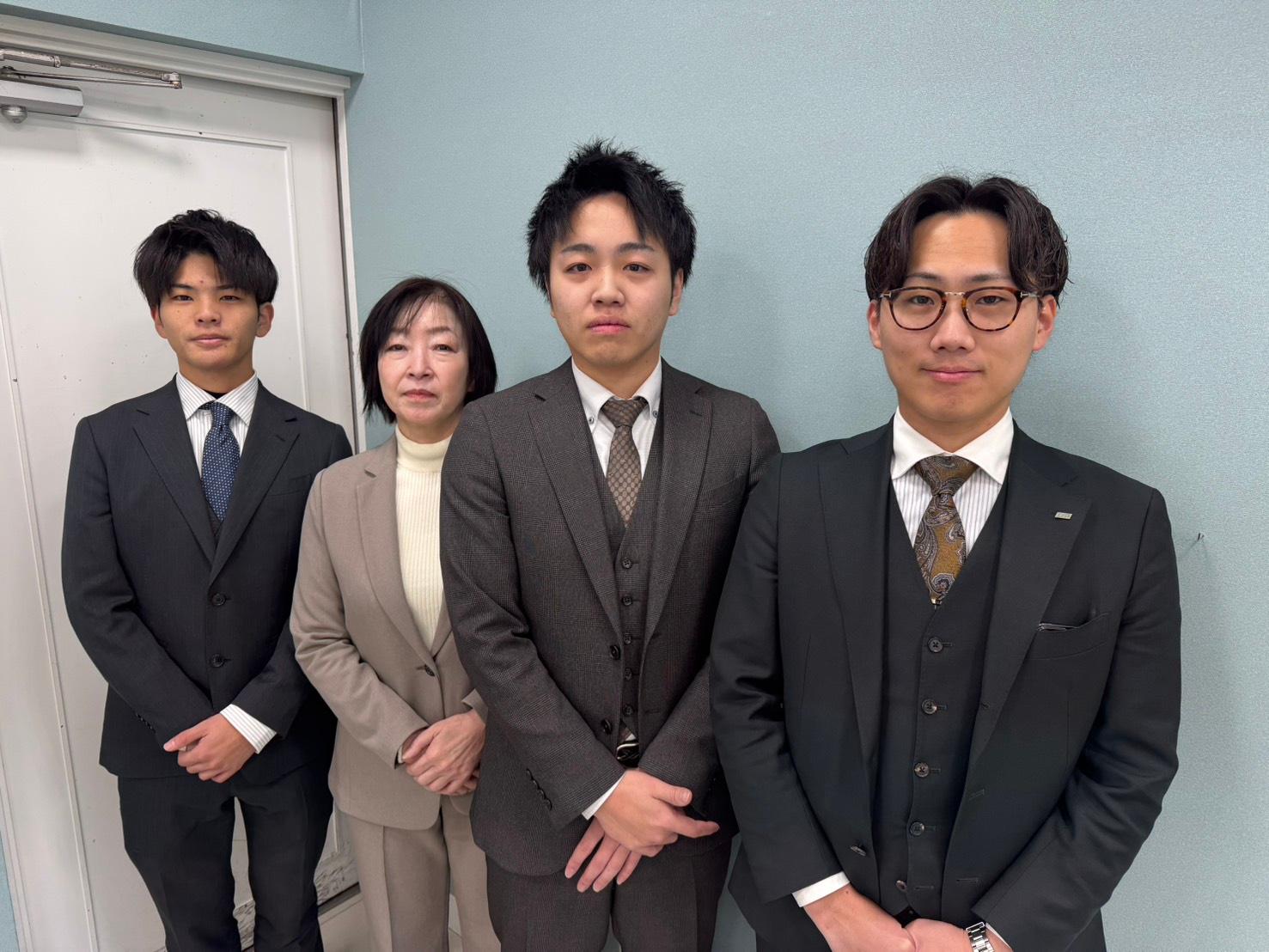 店舗スタッフ集合写真
