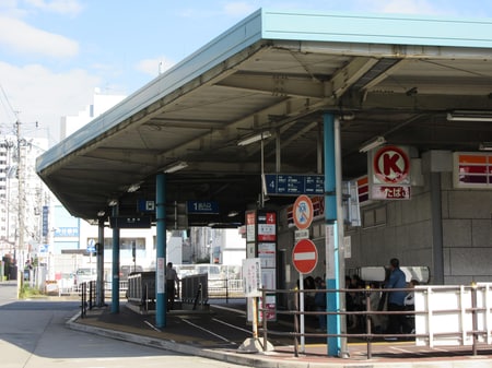 地下鉄東山線、星ヶ丘駅　1番出入口を出て、左側すぐにエイブルがあります。