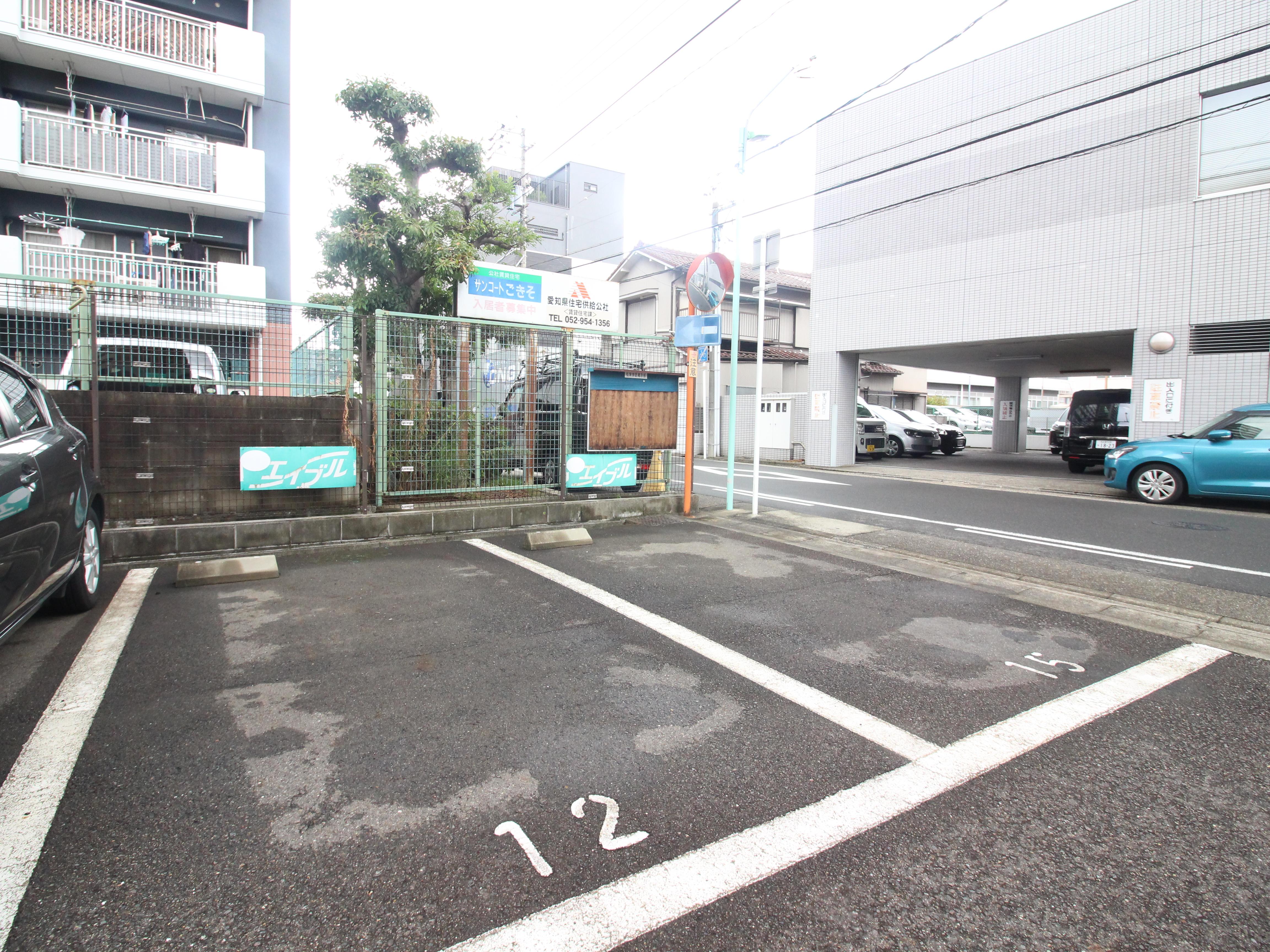 店舗スタッフ接客写真