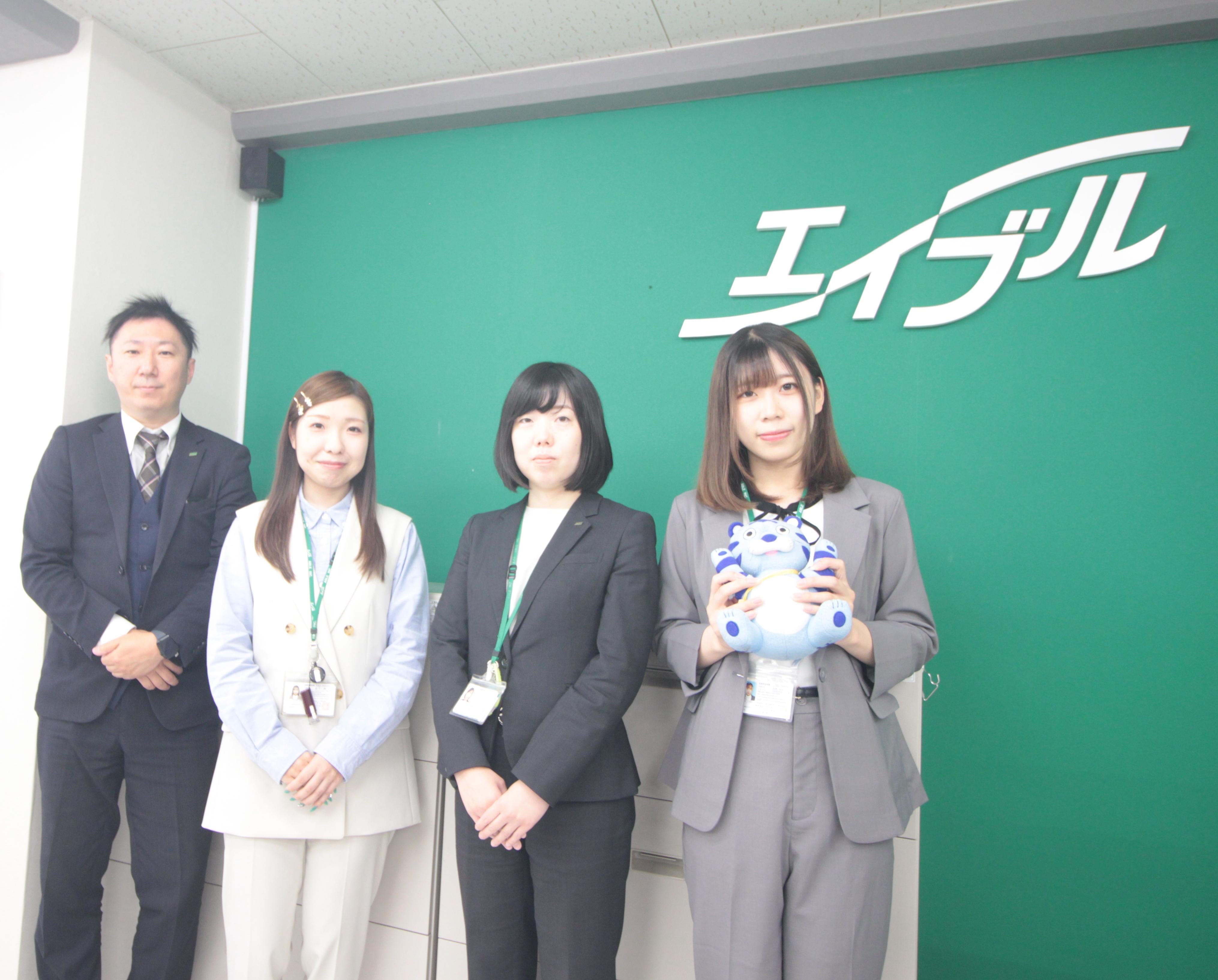 店舗スタッフ集合写真