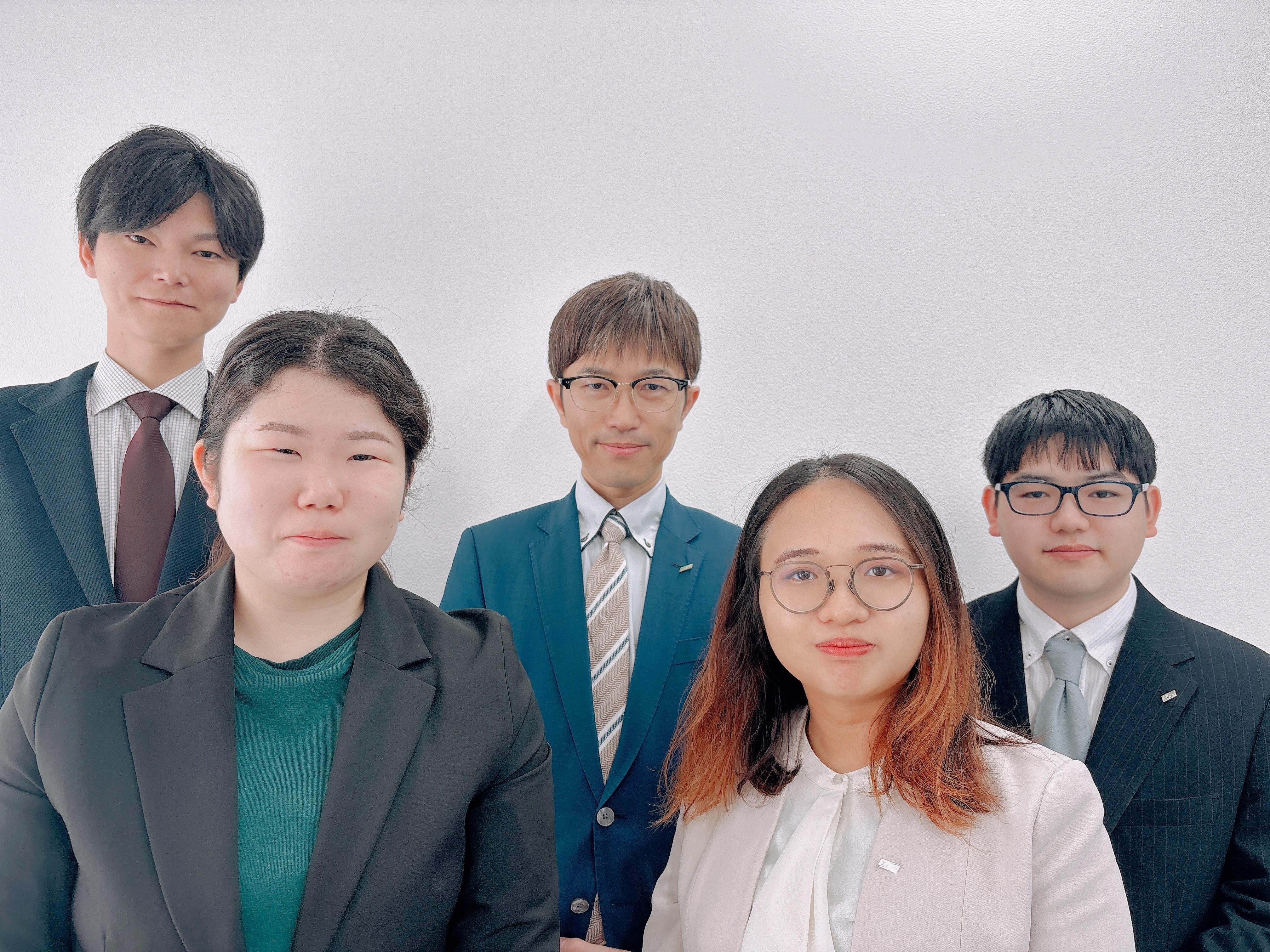 店舗スタッフ集合写真