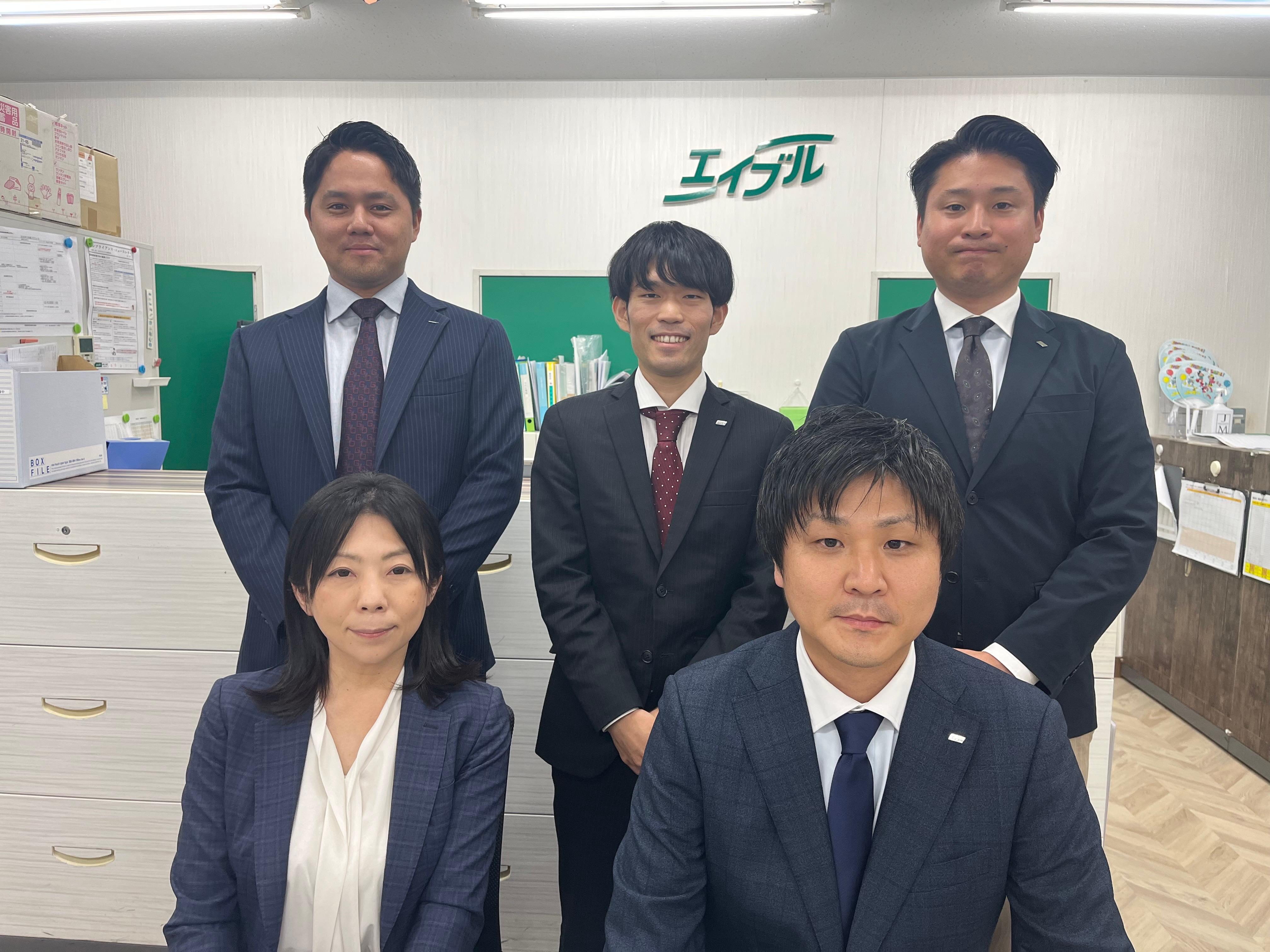 店舗スタッフ集合写真