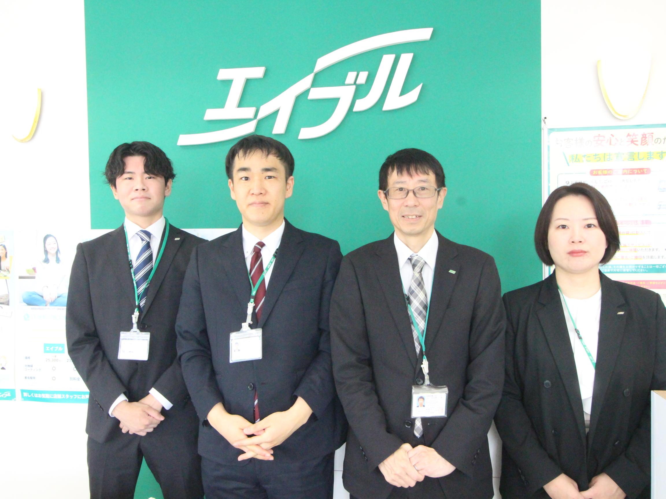 店舗スタッフ集合写真