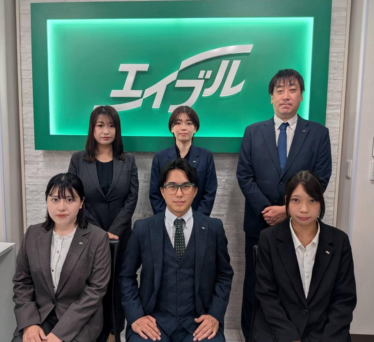 店舗スタッフ集合写真