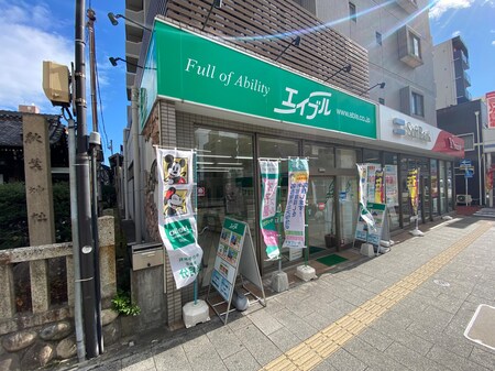 地下鉄桜通線「桜山駅」4番出口出てすぐに店があります。
