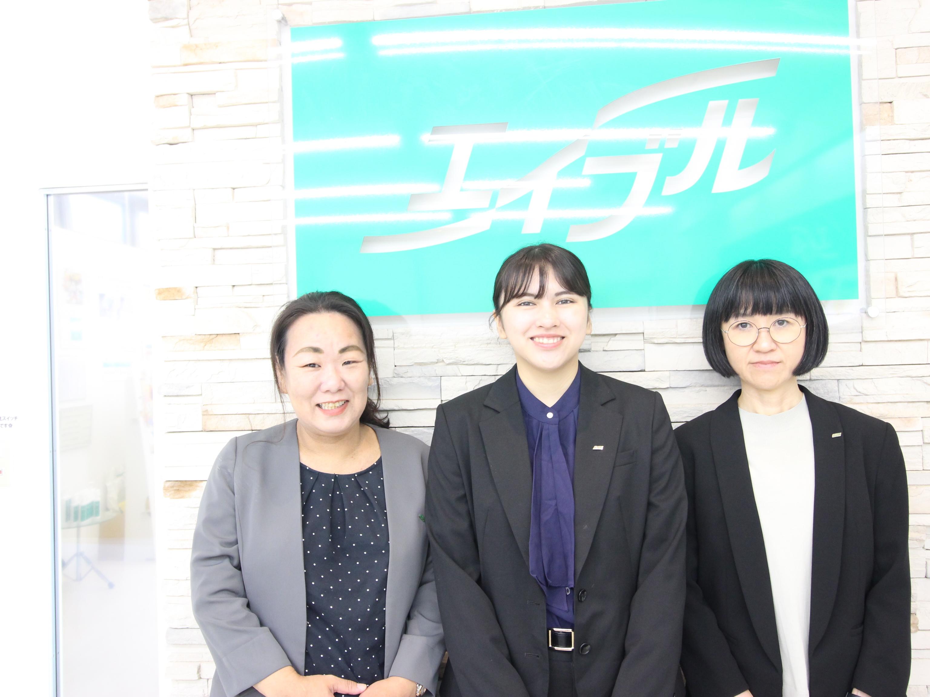 店舗スタッフ集合写真