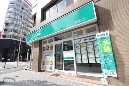 この入口が目印！「名古屋国際センター」と「名古屋駅本店」が隣接しており、入口は別となります。