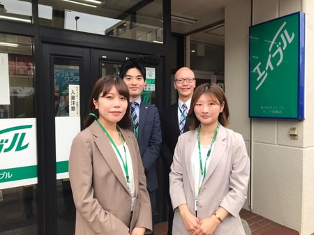明るく楽しく、単身の方からファミリーのお客様まで幅広くお部屋探しのお手伝いをさせて頂きます。