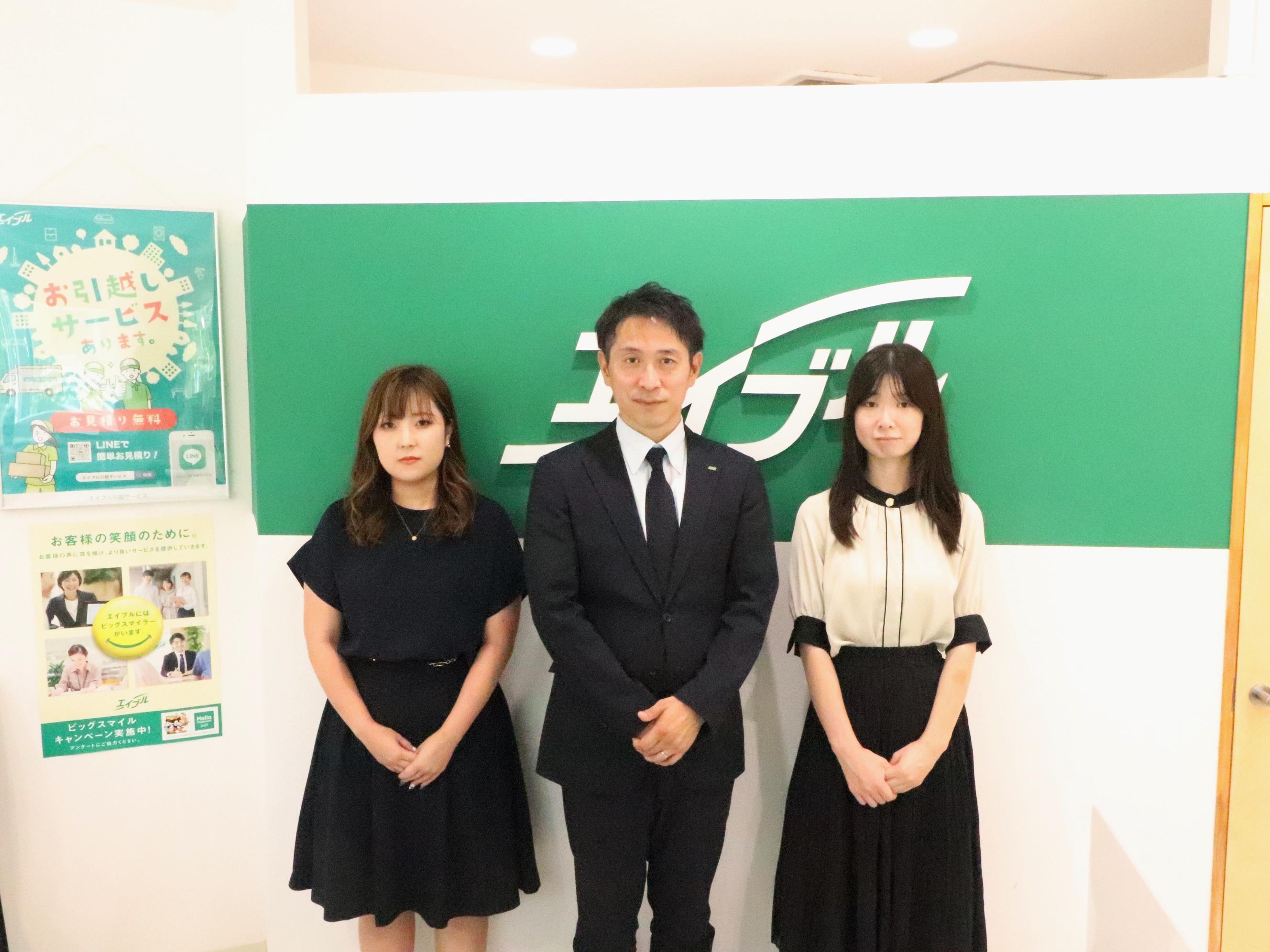 店舗スタッフ集合写真