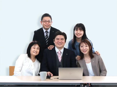 通りにのぼり・看板を設置してありますので、それを目印にご来店下さい。