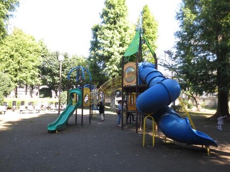 別所沼公園内には大きな児童公園もあり、お子様を遊ばせることもできます。