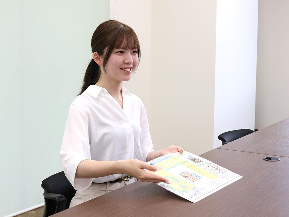 店舗スタッフ接客写真
