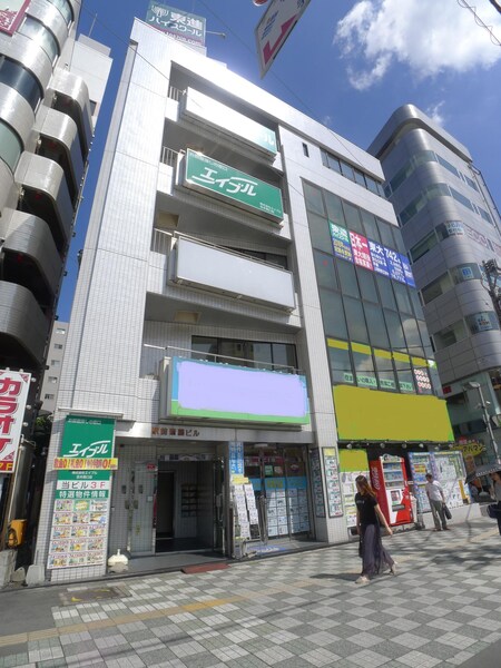 志木駅南口を背にして、右前方に見える5階建ての3階が当店です♪