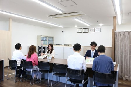 新所沢店から徒歩1分の場所にエイブルパーキングが御座いますので是非ご利用下さい。
