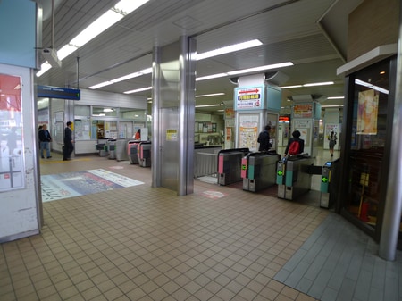 草加駅のメインの改札口です。もう一つ改札口がありますが、バリエ(お惣菜店)に入る改札口です。