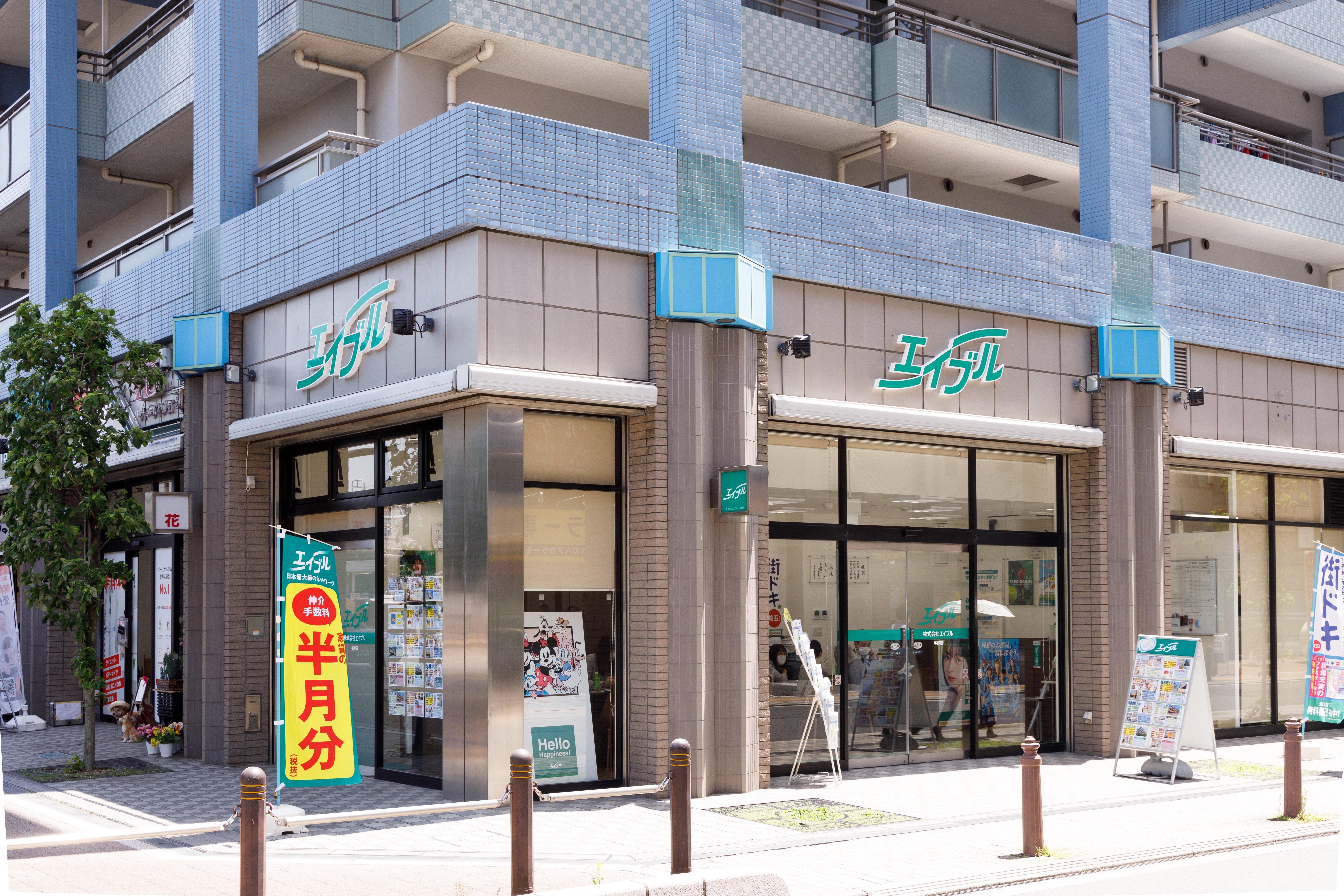 店舗スタッフ接客写真