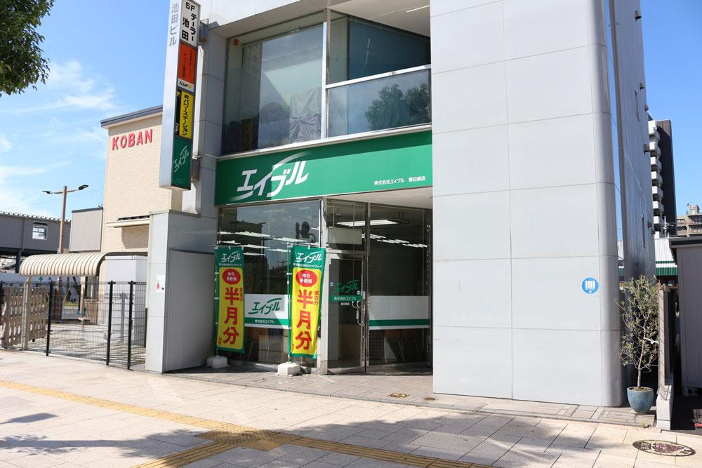 店舗スタッフ接客写真