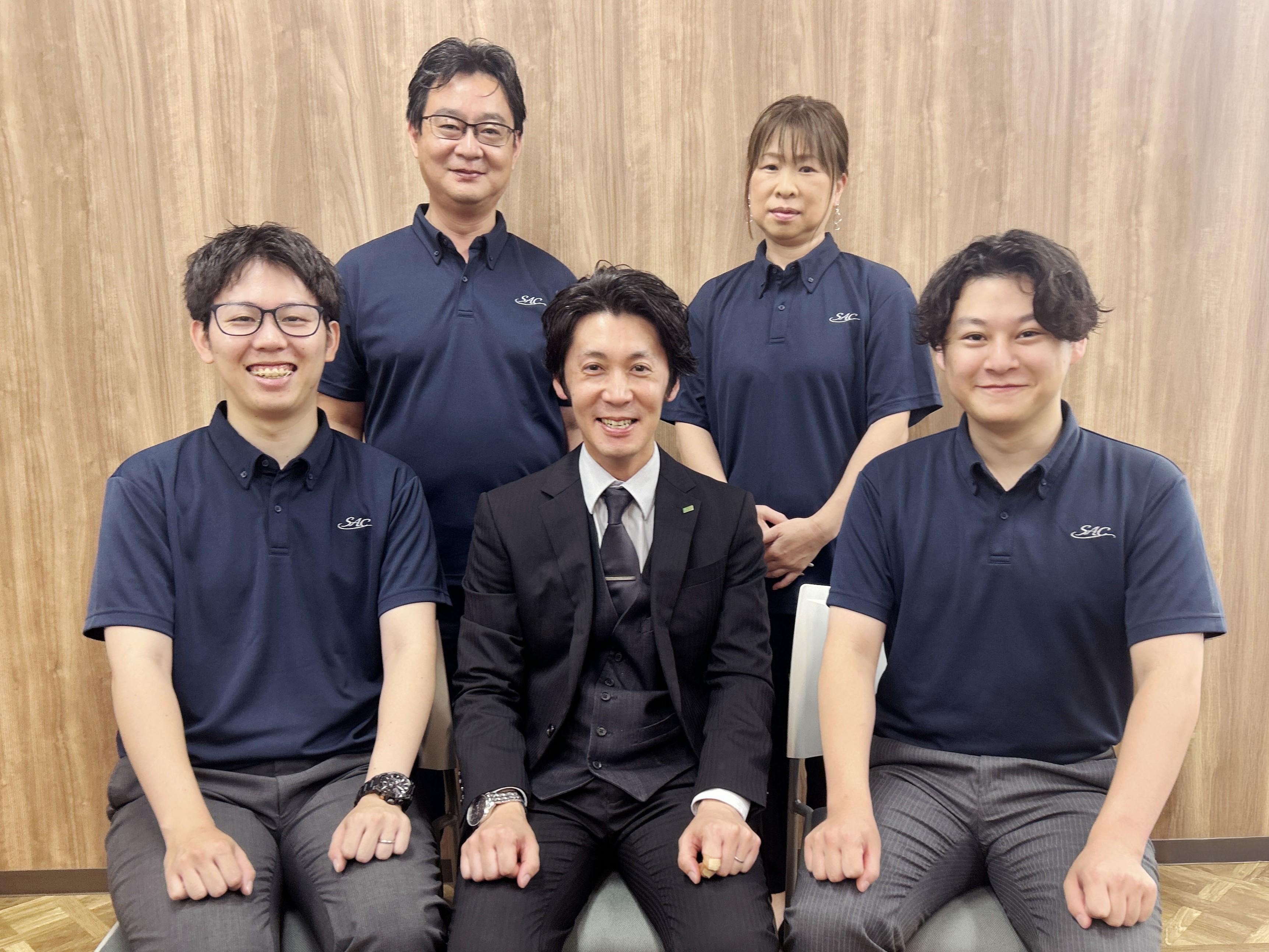 店舗スタッフ集合写真
