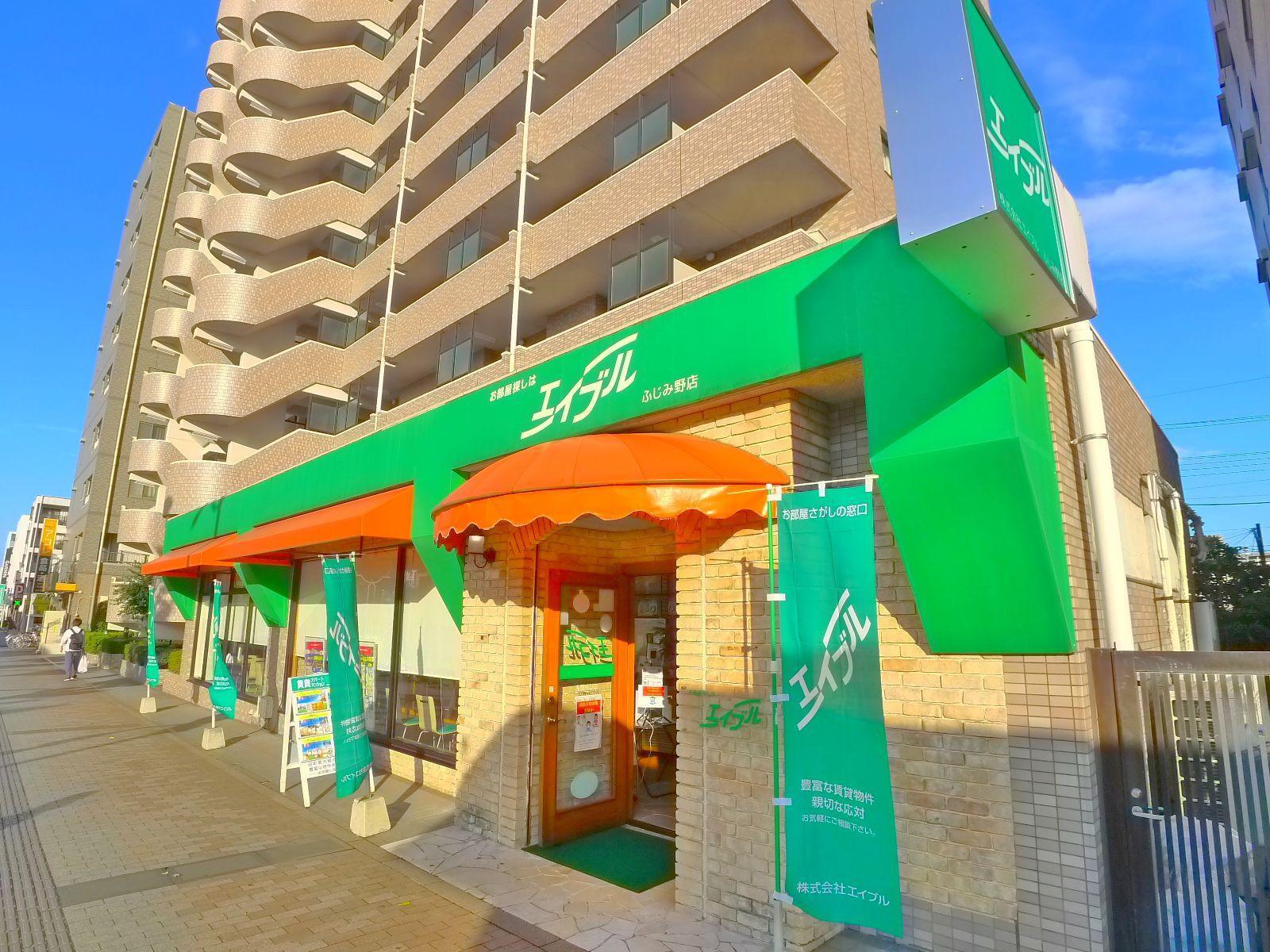 店舗スタッフ接客写真