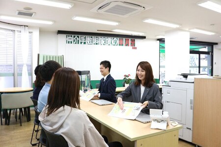 明るい店内で、安心して住まい探しができます♪