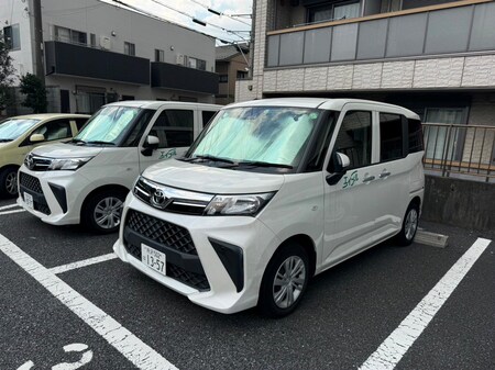 こだわりの詰まった社用車‘ルーミー‘で快適にご案内いたします！車内も広く使え、じっくり物件検討可能！