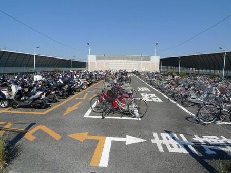 和光市で運営の無料駐輪場です、大型オートバイも無料で、他にあと2か所の無料駐輪場が駅近隣にあります。
