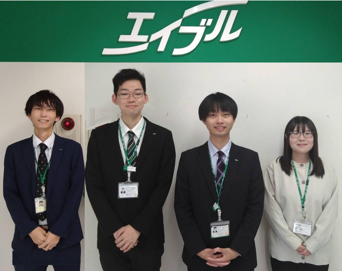 店舗スタッフ集合写真