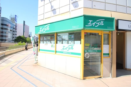 当店は仙台駅よりペデストリアンデッキ直通で仙台駅前ロフト２階となります。
