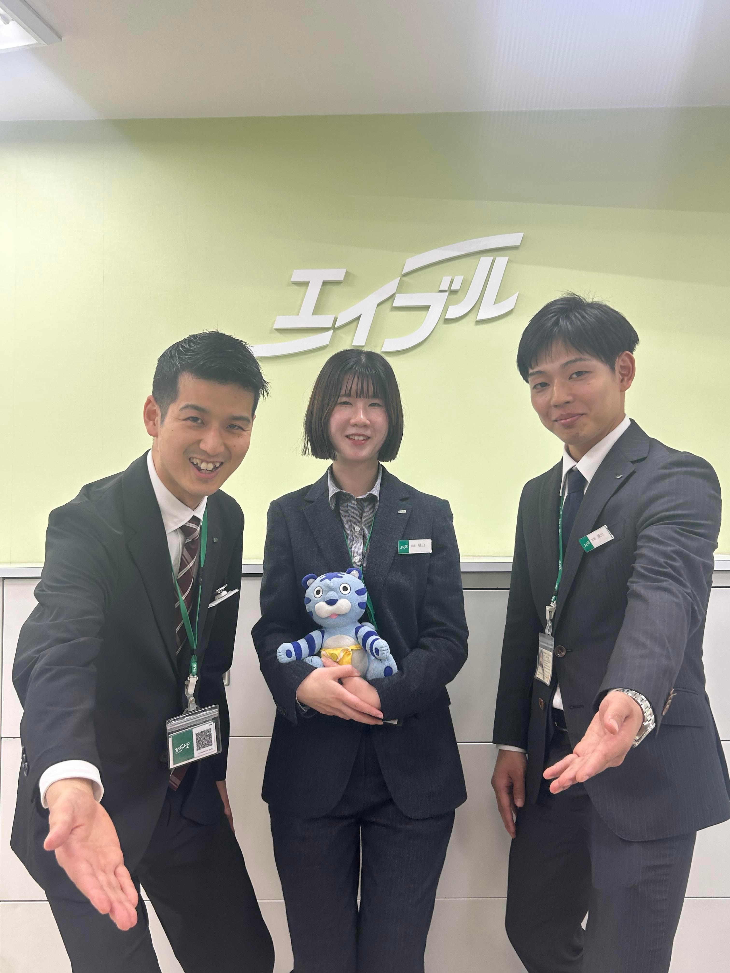 店舗スタッフ集合写真