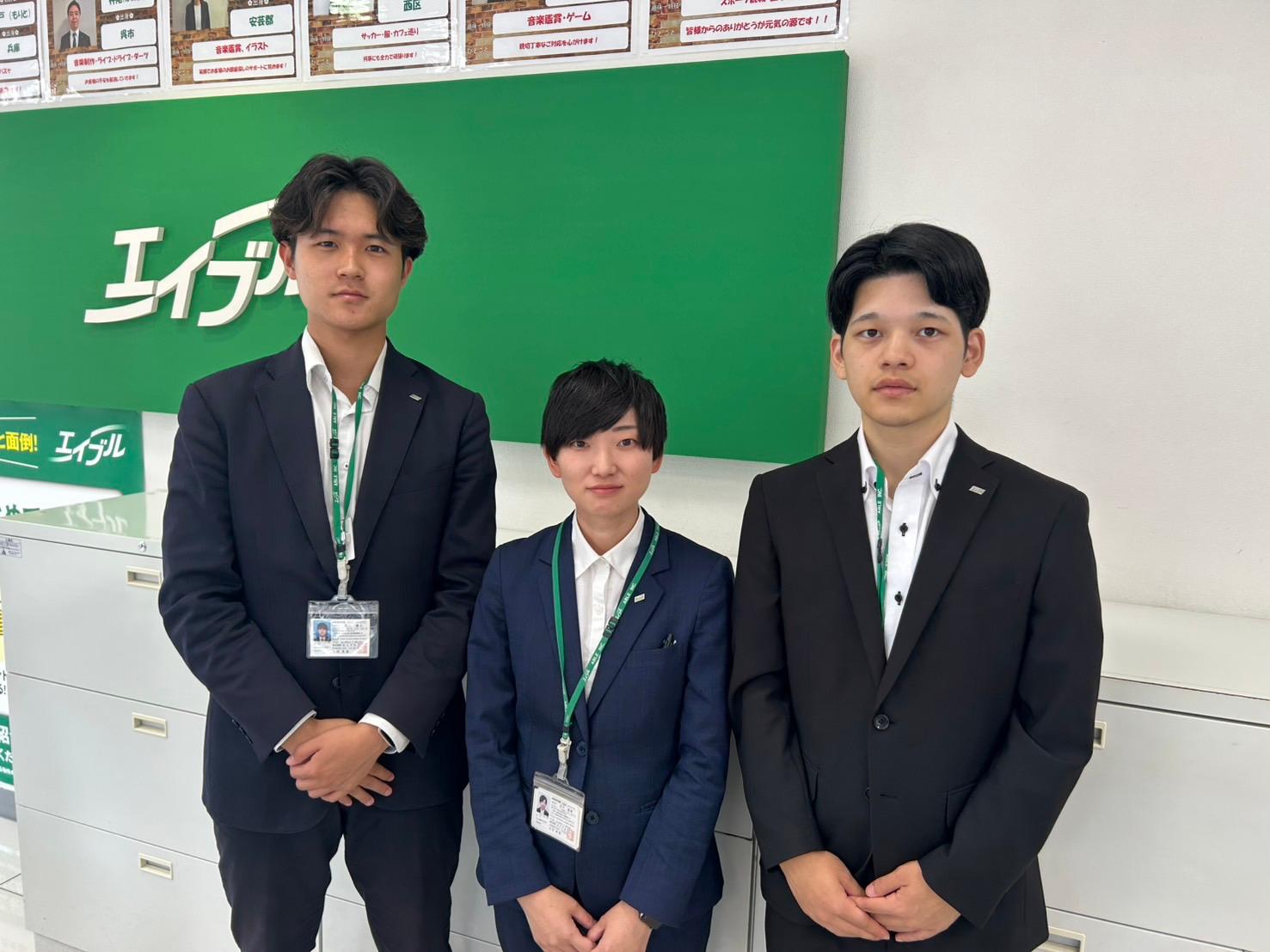 店舗スタッフ集合写真