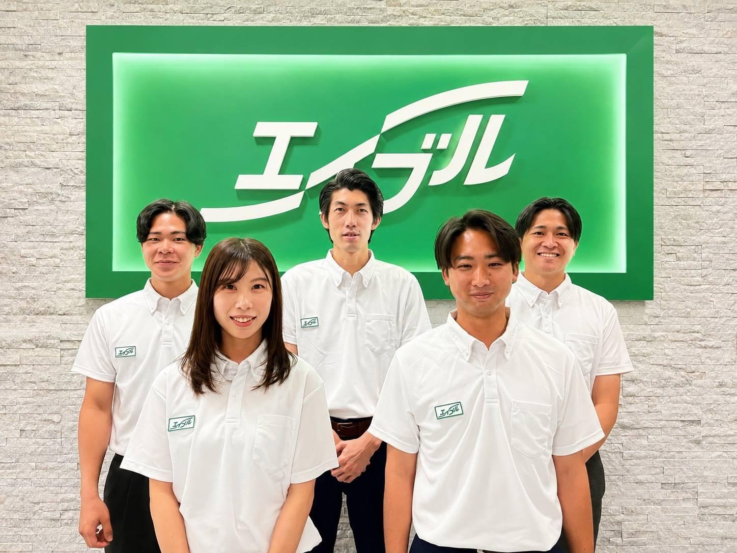 店舗スタッフ集合写真