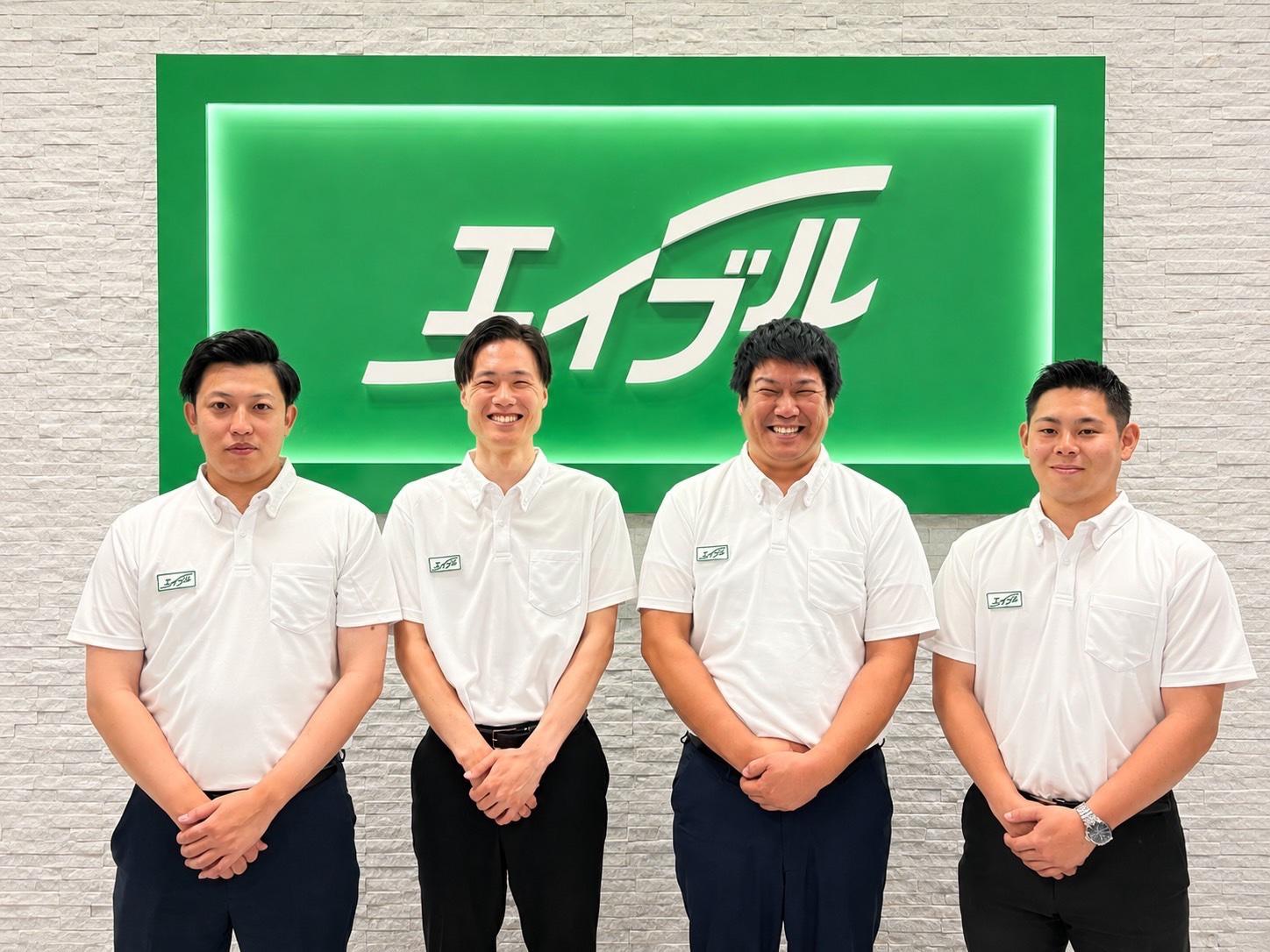 店舗スタッフ集合写真