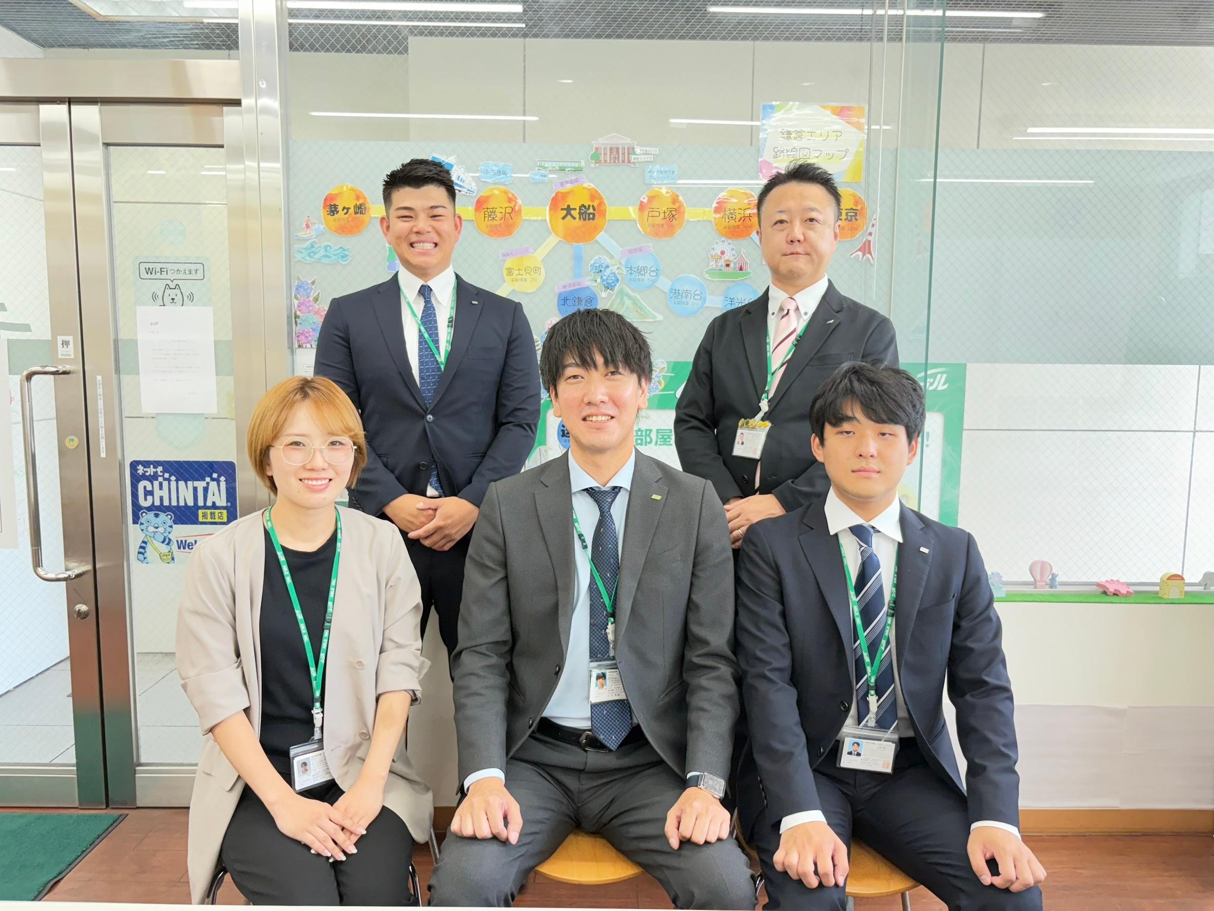 店舗スタッフ集合写真