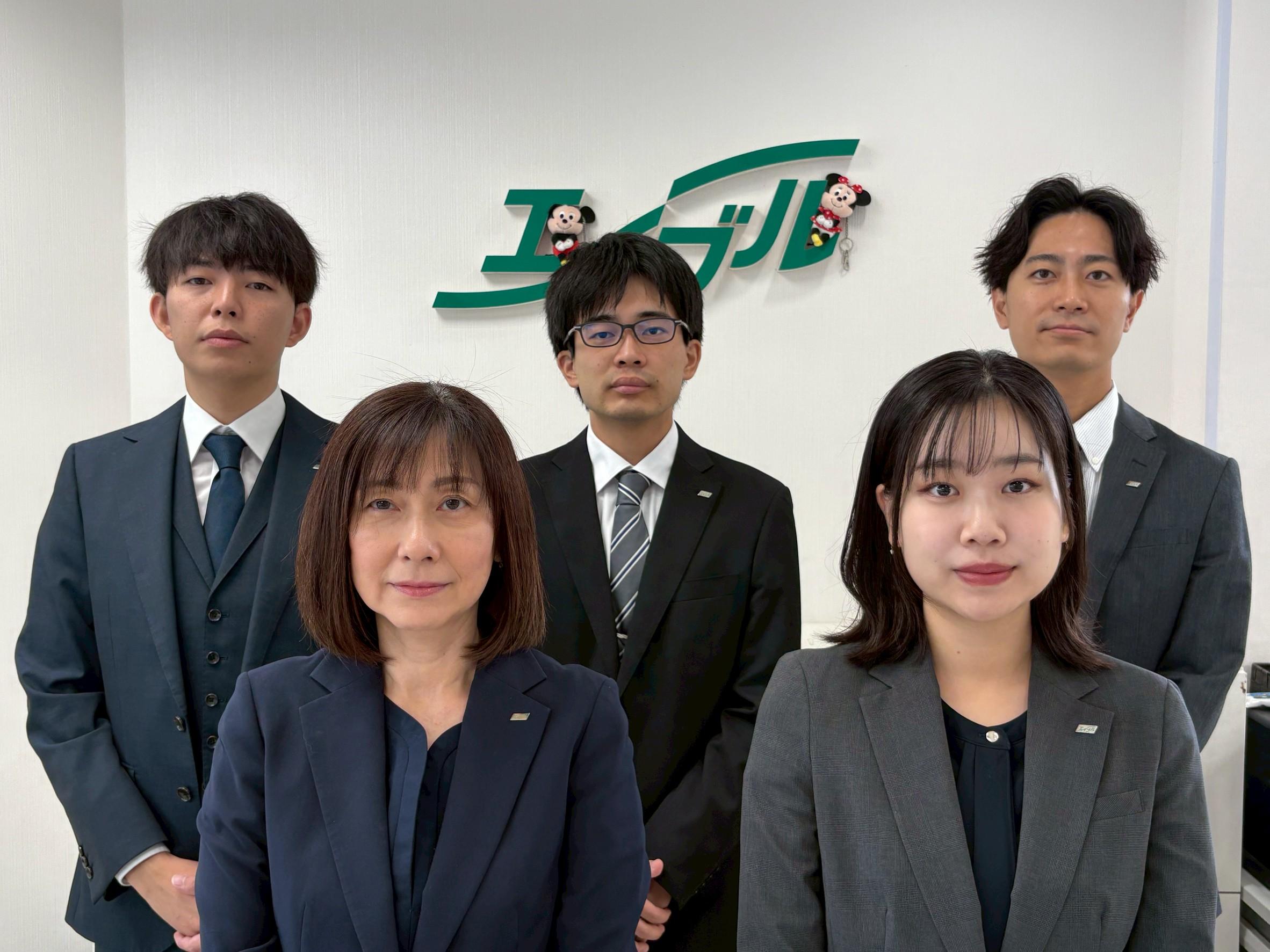 店舗スタッフ集合写真