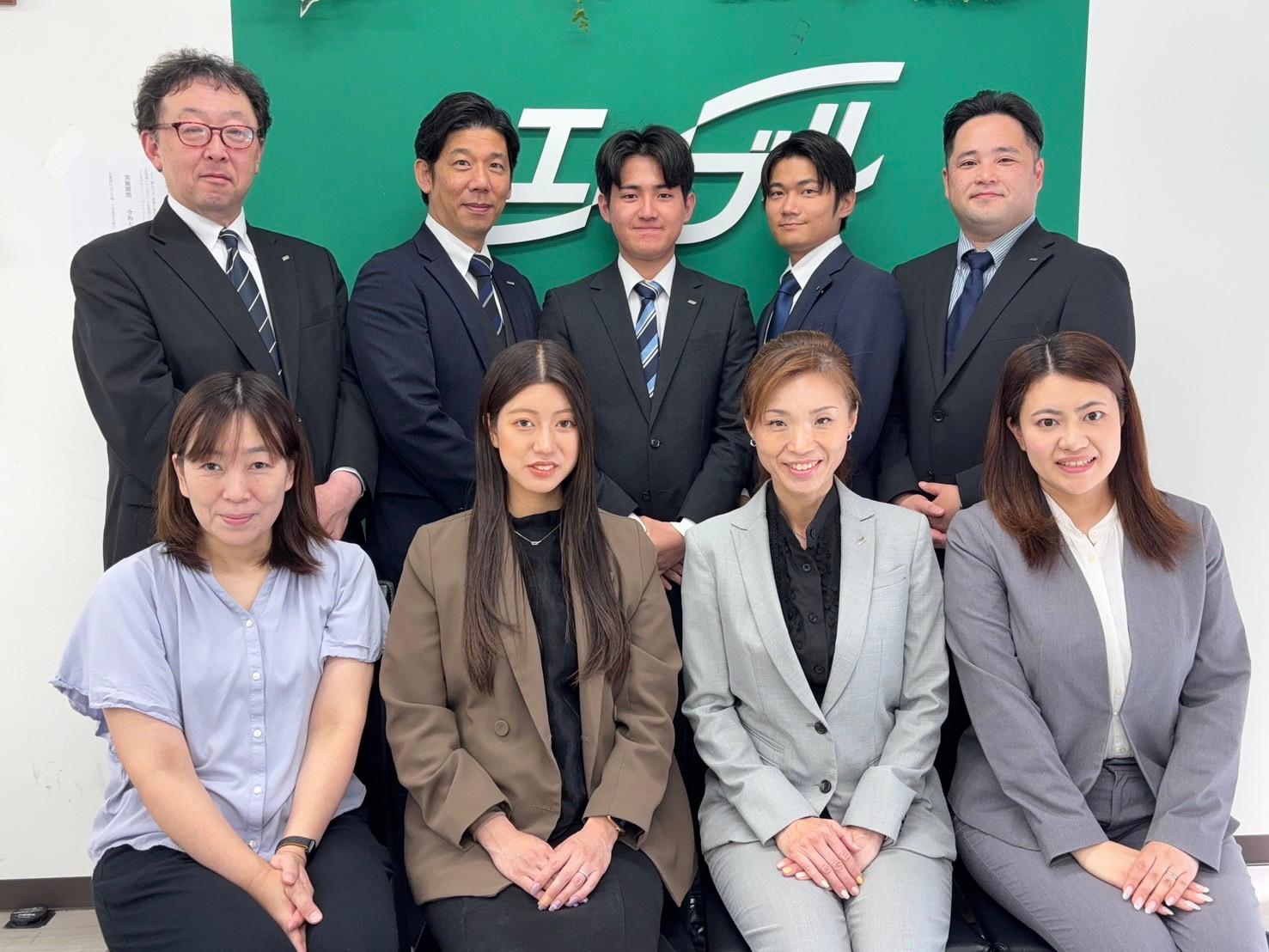 店舗スタッフ集合写真