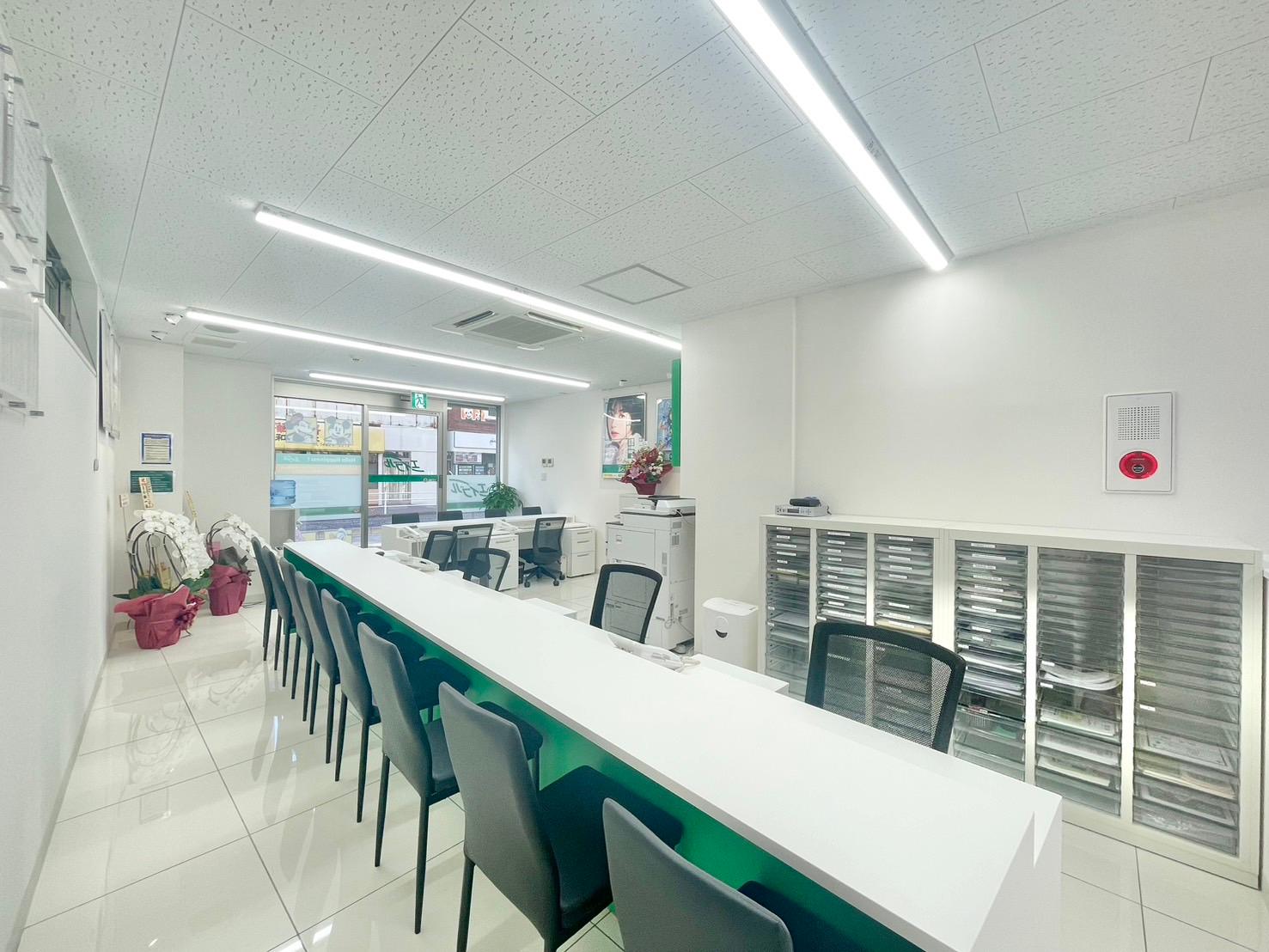 店舗スタッフ集合写真