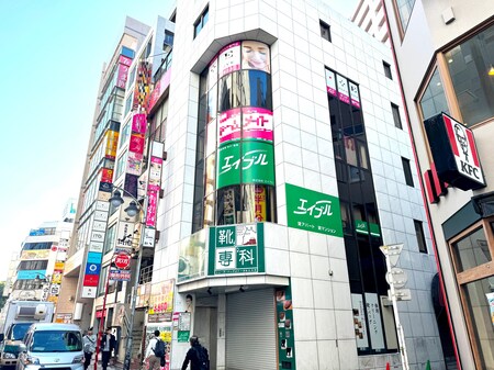 藤沢駅南口より徒歩1分♪2階の緑の看板が目印です♪