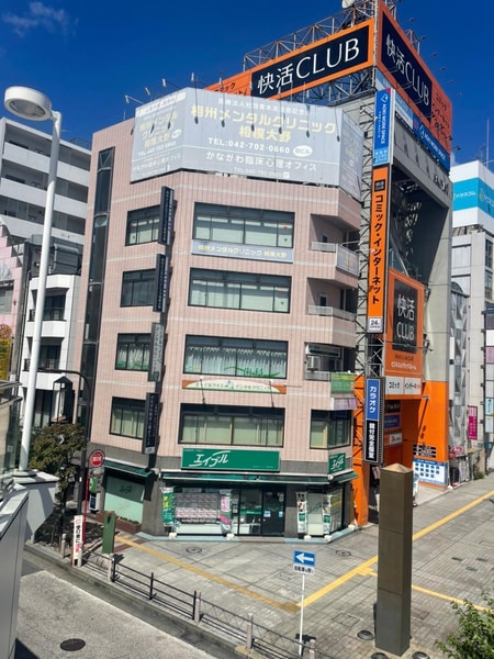 相模大野駅、北口出口から左手bono相模大野へ向かう途中右下に店舗が見えます