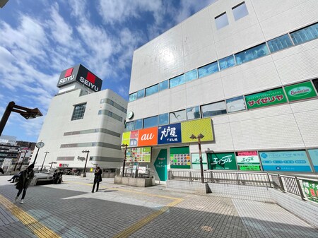 京浜東北線鶴見駅西口徒歩１分ｆuga2の3Ｆです！駅直結です！駅前のＳＥＩＹＵの隣のビルになります！